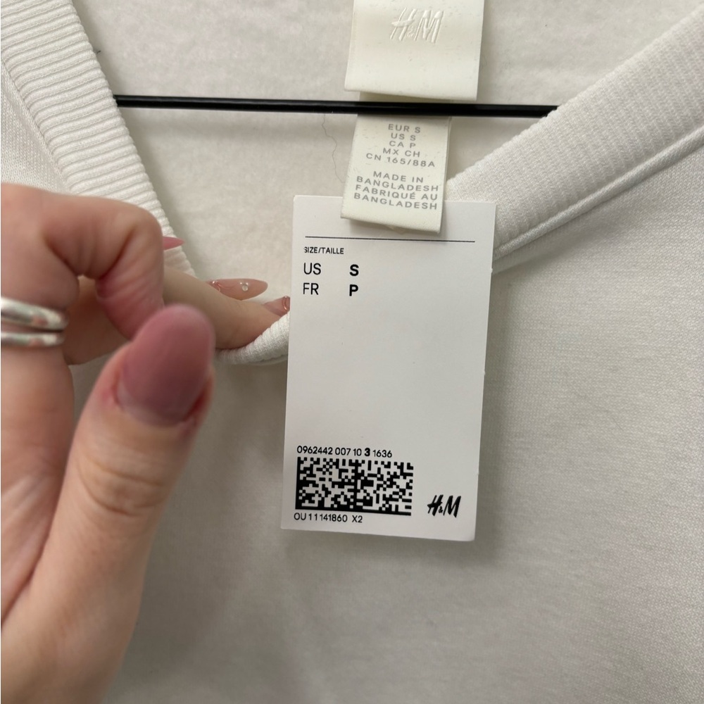 NWT H&M White Crewneck Sweatshirt - Picture 3 of 5